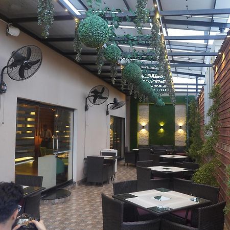 Swarg Hotel Sahiwal Екстер'єр фото
