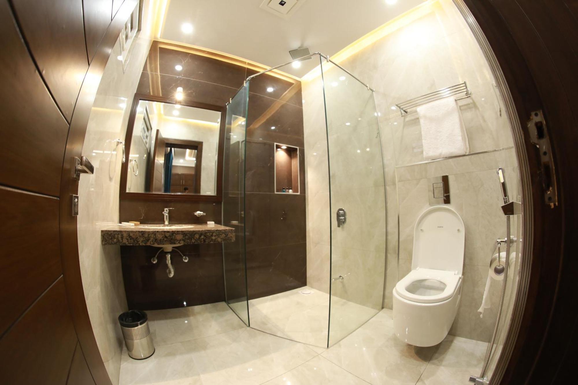 Swarg Hotel Sahiwal Екстер'єр фото