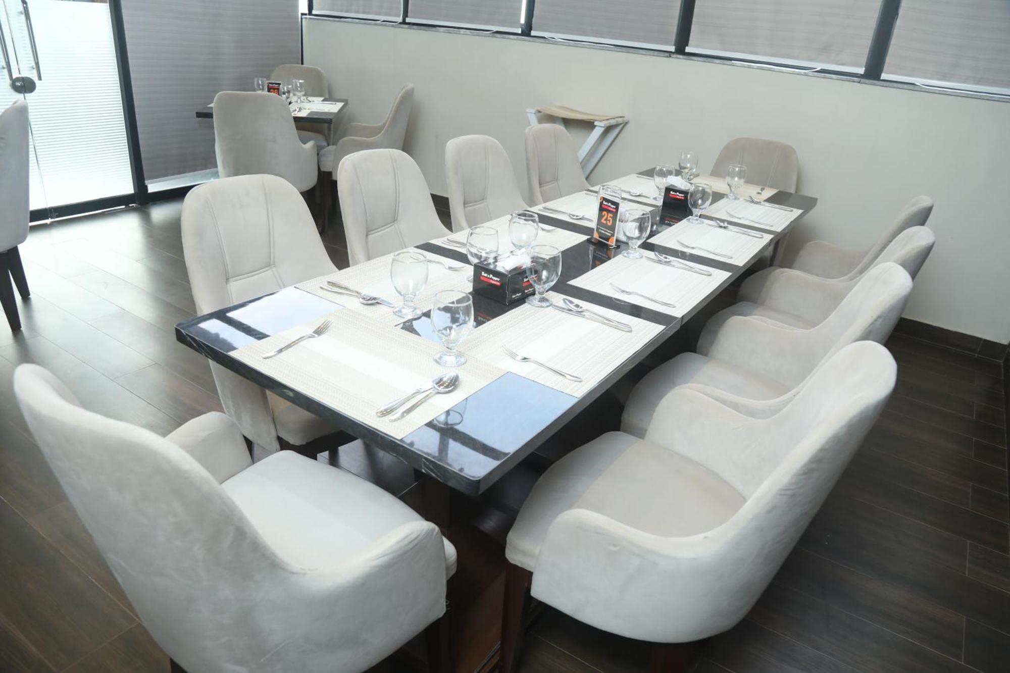 Swarg Hotel Sahiwal Екстер'єр фото