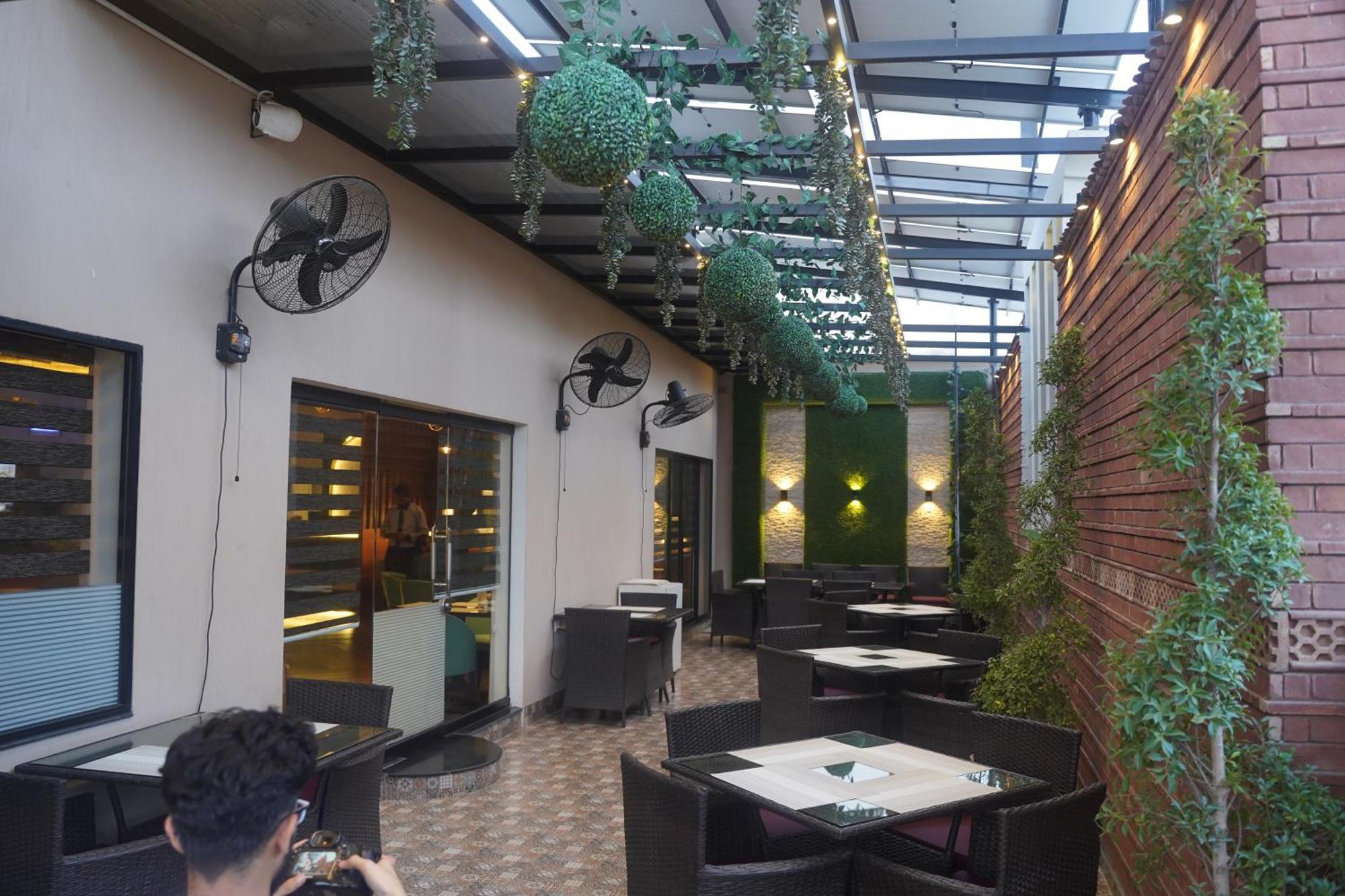 Swarg Hotel Sahiwal Екстер'єр фото