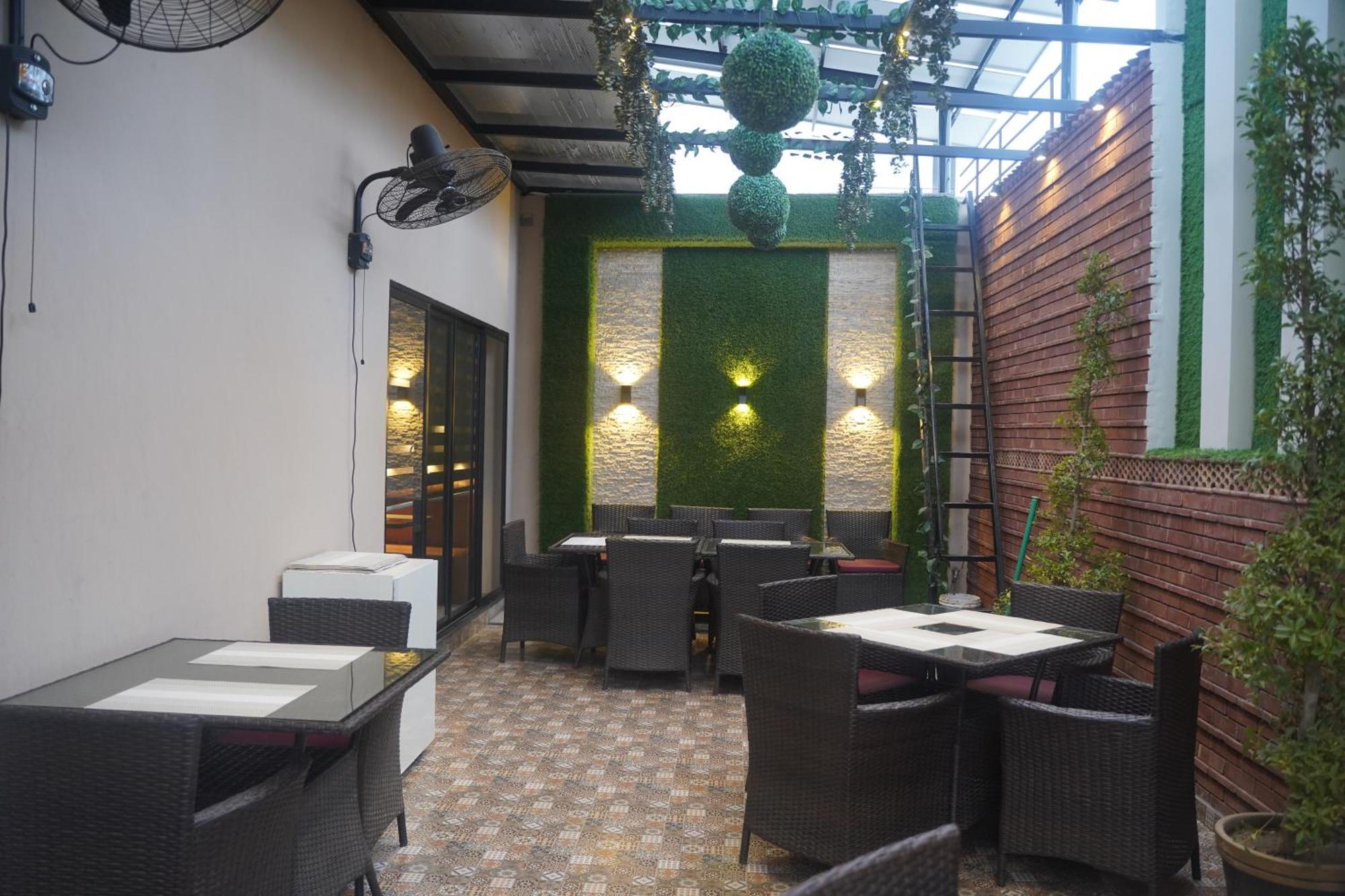Swarg Hotel Sahiwal Екстер'єр фото
