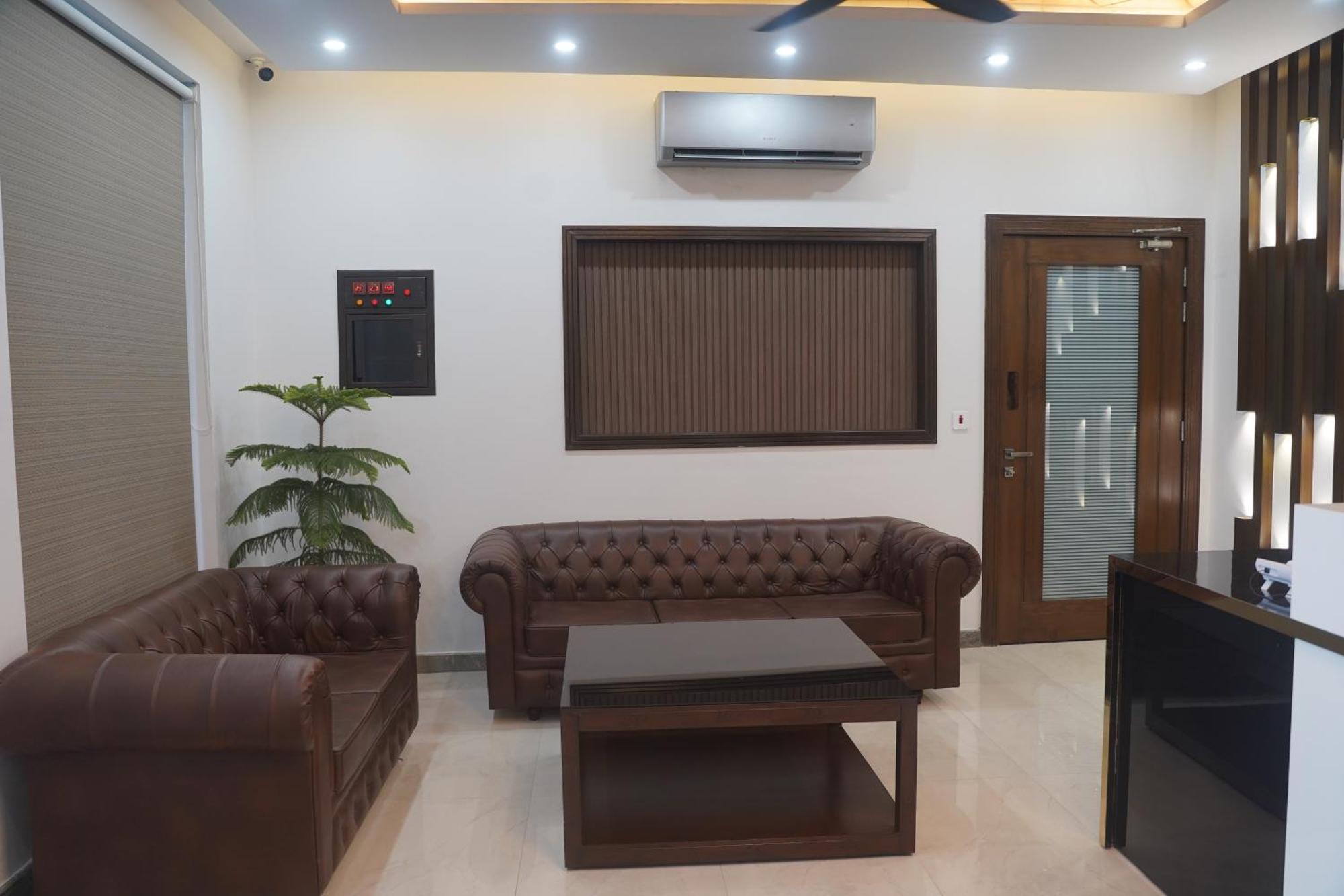Swarg Hotel Sahiwal Екстер'єр фото