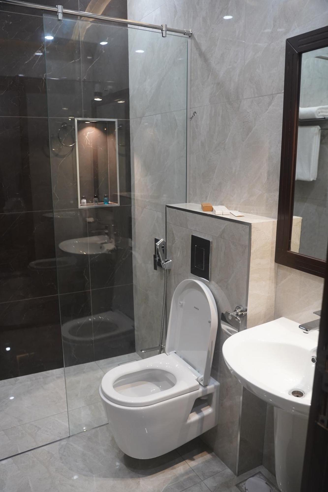 Swarg Hotel Sahiwal Екстер'єр фото