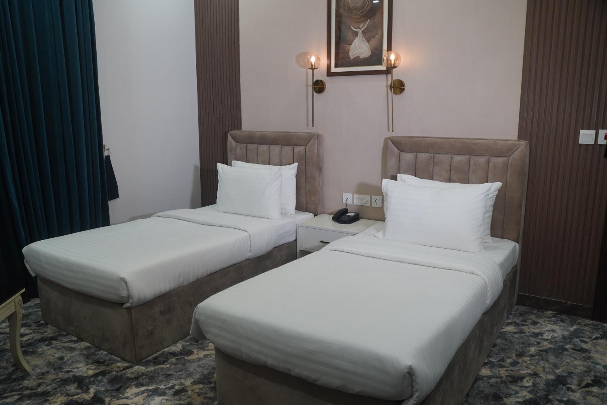 Swarg Hotel Sahiwal Екстер'єр фото